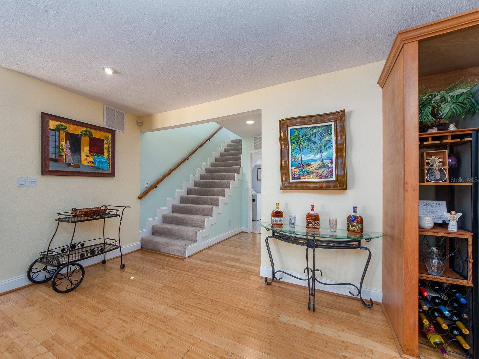 1140 81ST STREET S, St Petersburg, FL 33707 access to upper level