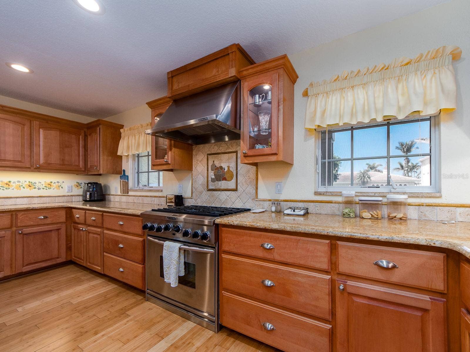 1140 81ST STREET S, St Petersburg, FL 33707 1140 81ST STREET S, St Petersburg, FL 33707