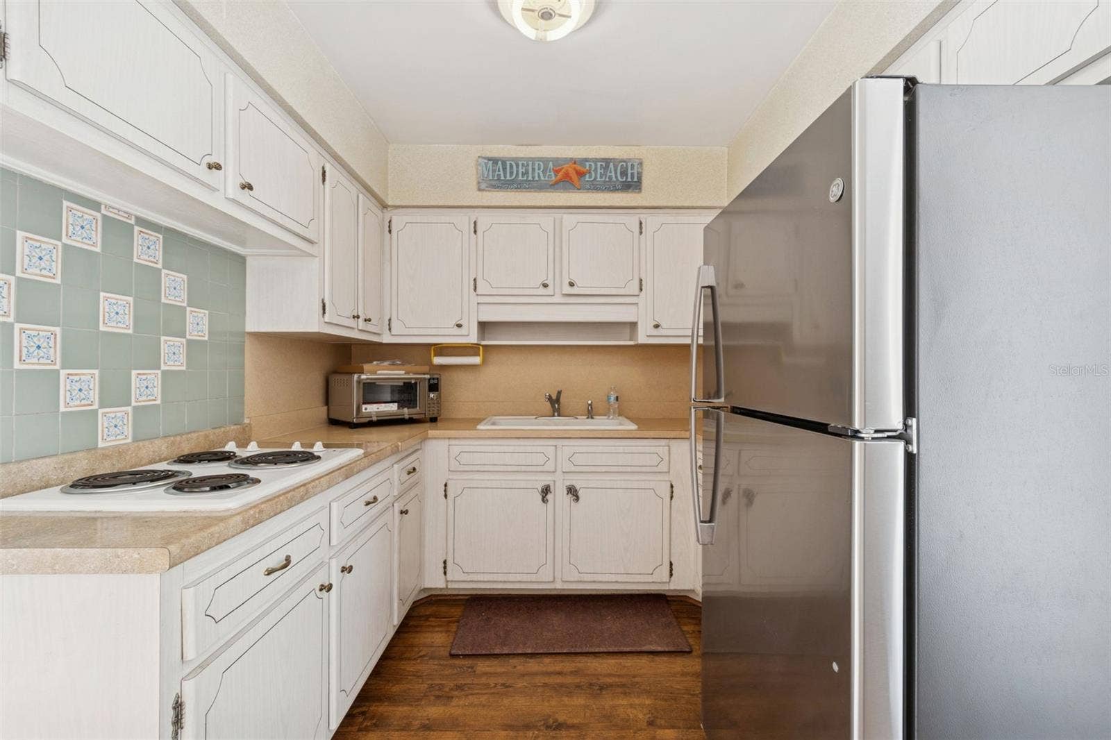 4565 DUHME ROAD, #203, St Petersburg, FL 33708 Kitchen, Cook Top, Refrigerator