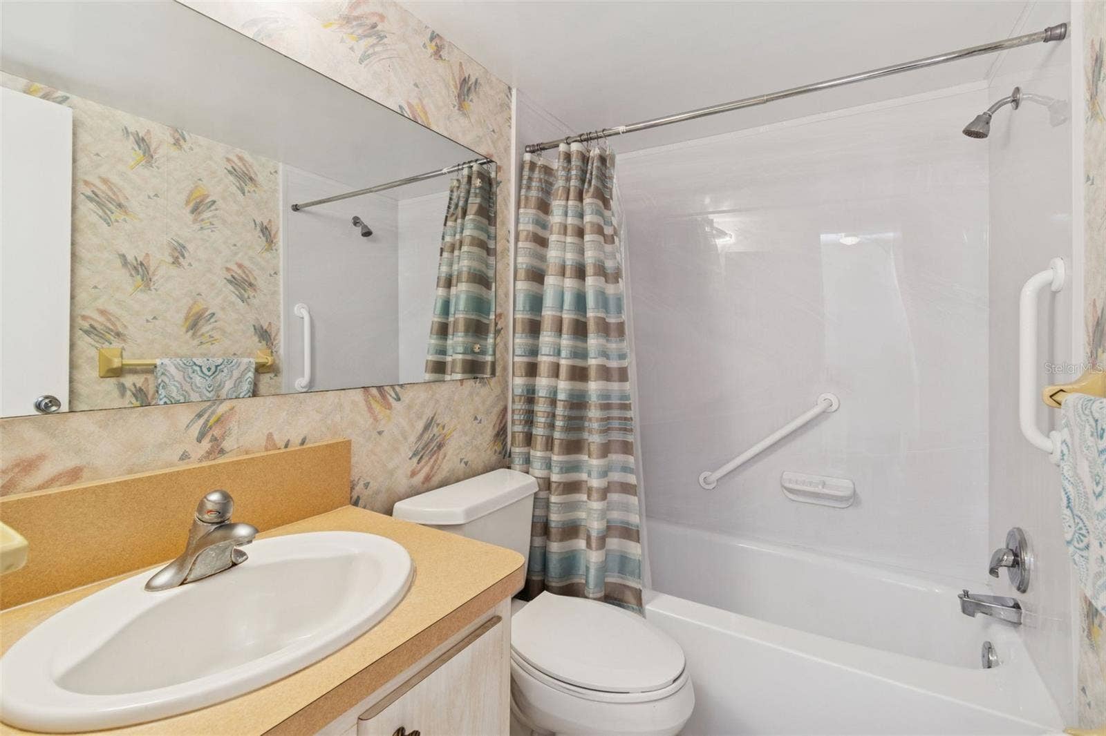 4565 DUHME ROAD, #203, St Petersburg, FL 33708 Full bathroom