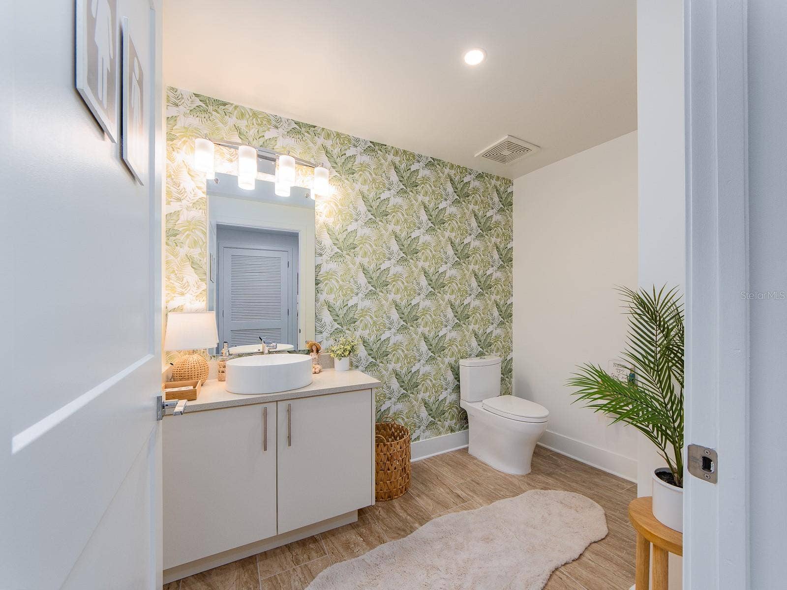 Powder room
