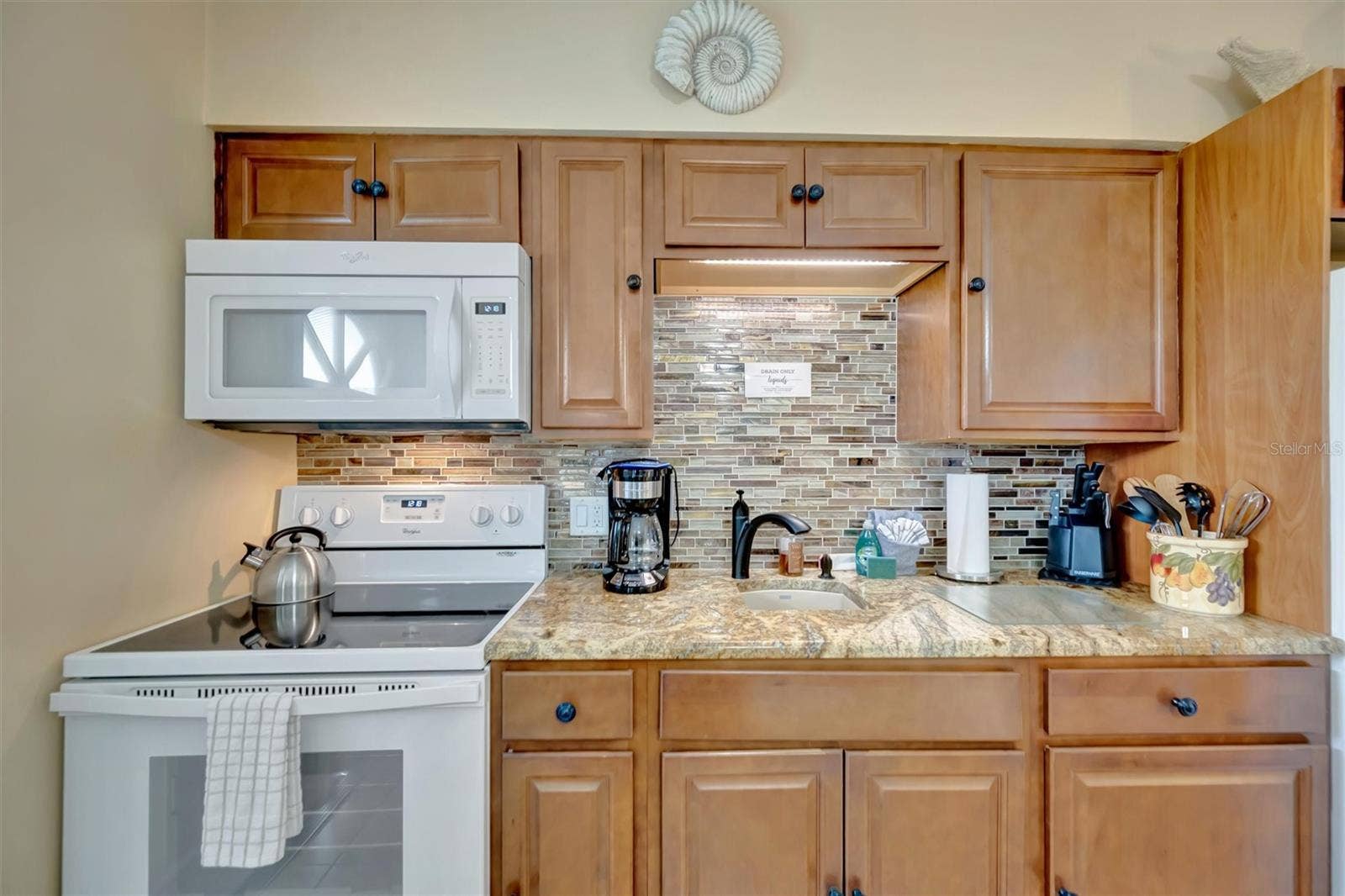 673 BAY ESPLANADE, #204, Clearwater Beach, FL 33767 673 BAY ESPLANADE, #204, Clearwater Beach, FL 33767