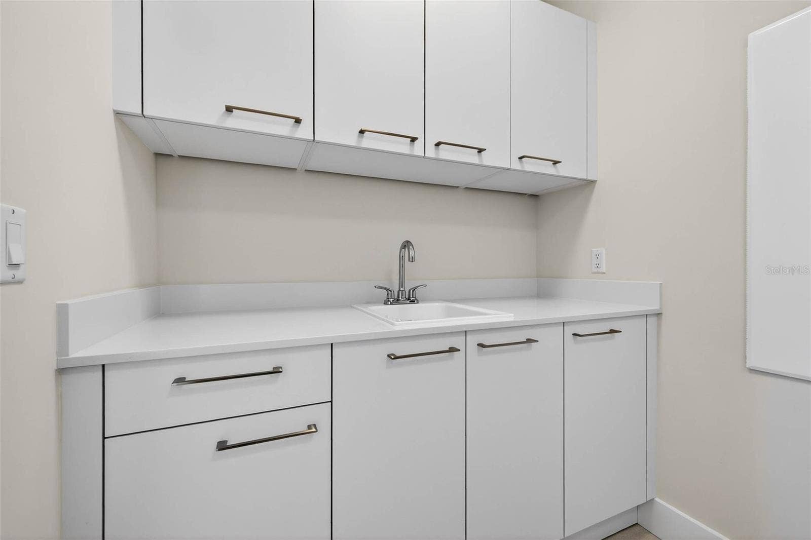 275 1ST AVE S, #2706, St Petersburg, FL 33701 Laundry Room W/Sink
