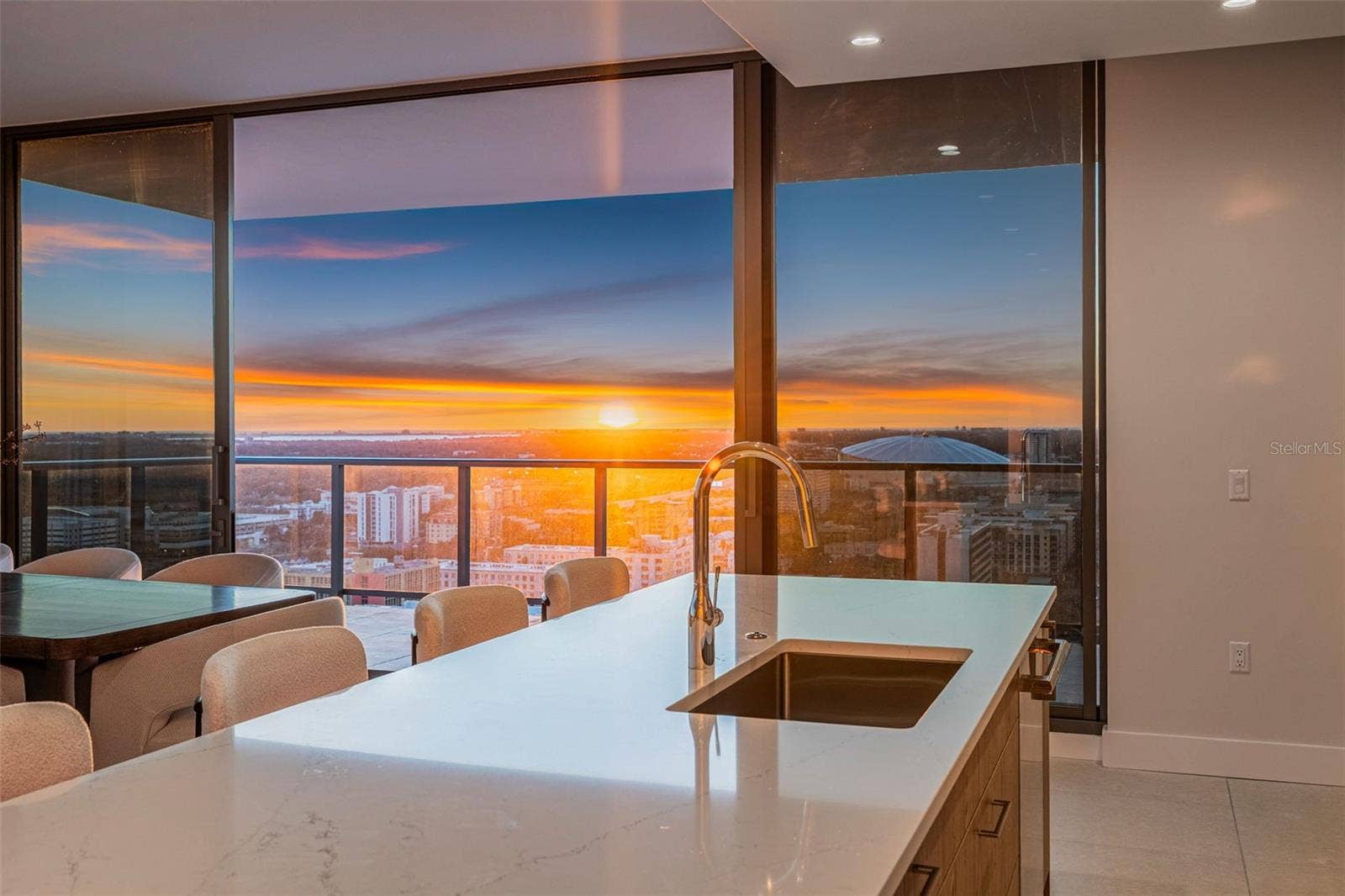 275 1ST AVE S, #2706, St Petersburg, FL 33701 Kitchen Sunset