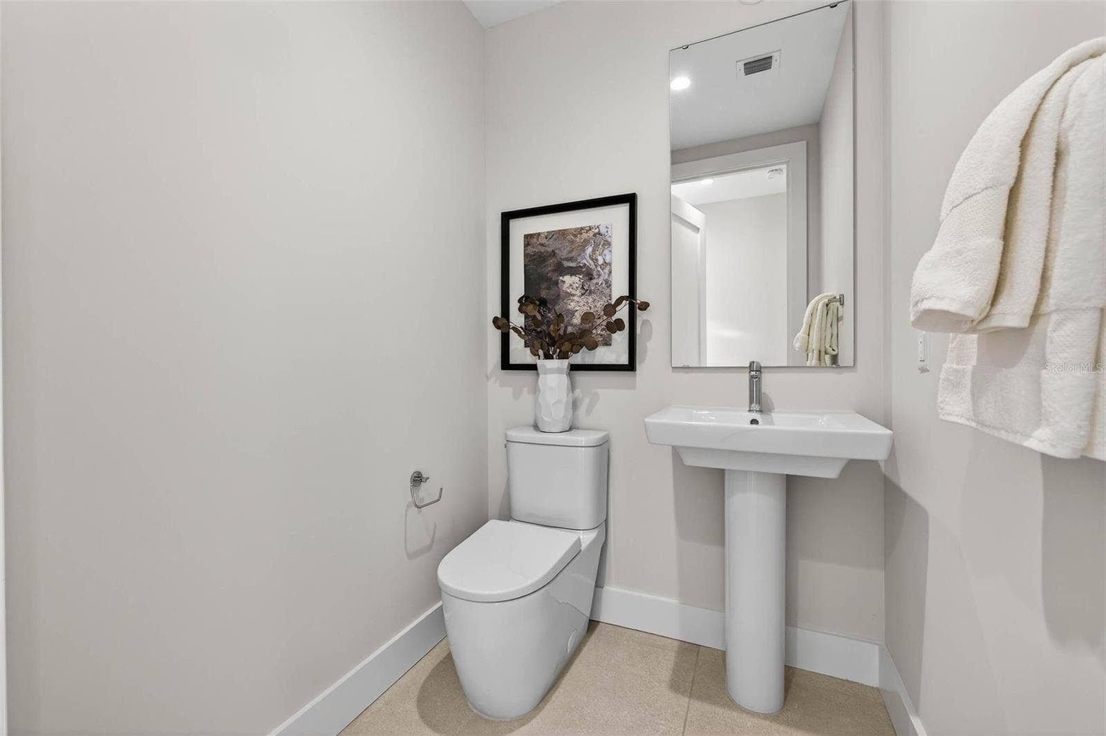 275 1ST AVE S, #2706, St Petersburg, FL 33701 Powder Bath
