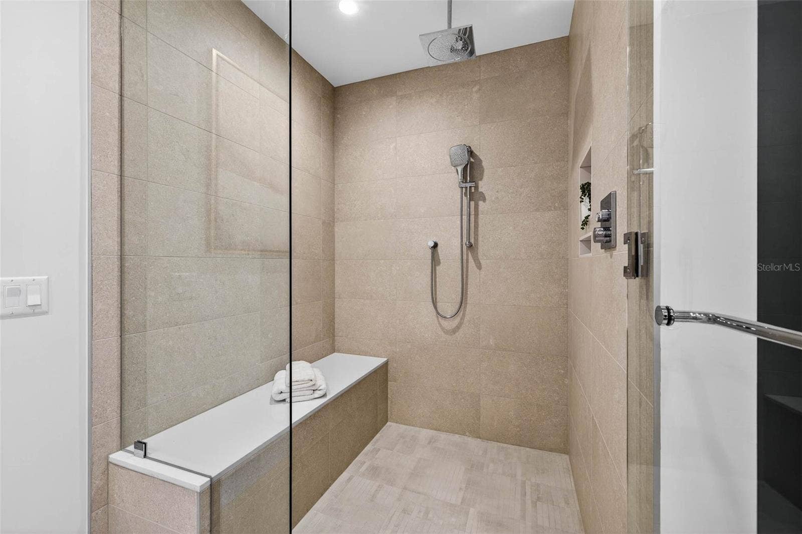 275 1ST AVE S, #2706, St Petersburg, FL 33701 275 1ST AVE S, #2706, St Petersburg, FL 33701