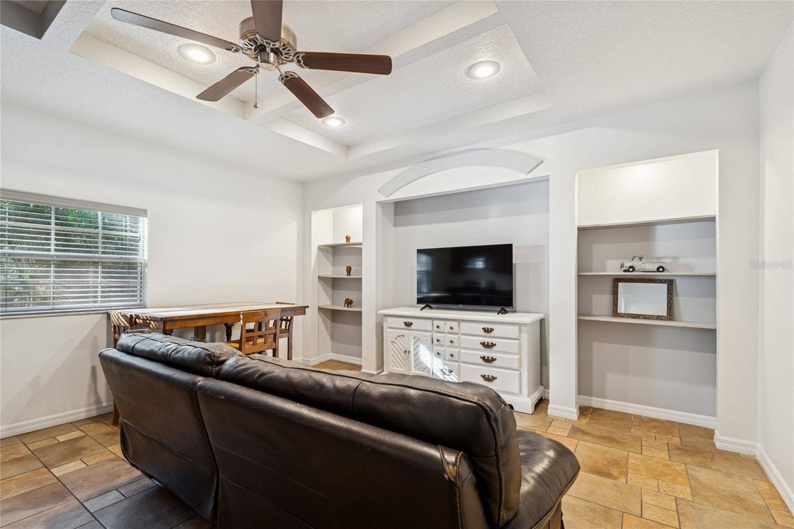 9628 DAVIS ROAD, Tampa, FL 33637 Guest House Main RoomLiving/Dinning/Kitchenette