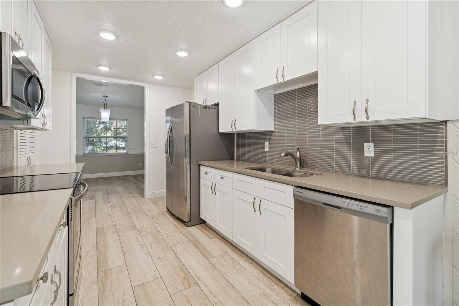 9628 DAVIS ROAD, Tampa, FL 33637 Kitchen