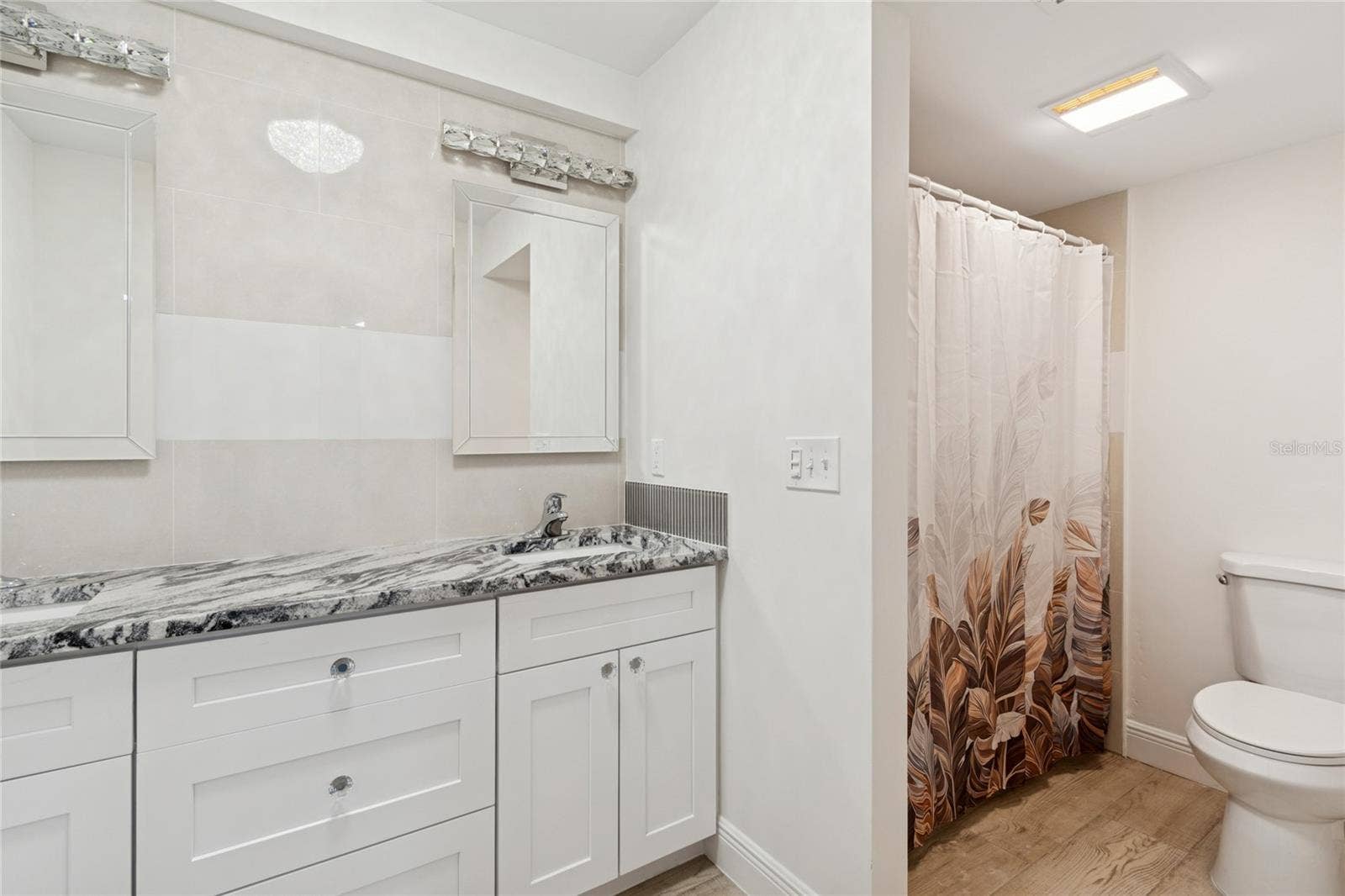 9628 DAVIS ROAD, Tampa, FL 33637 Primary EnSuite with Tub/Shower