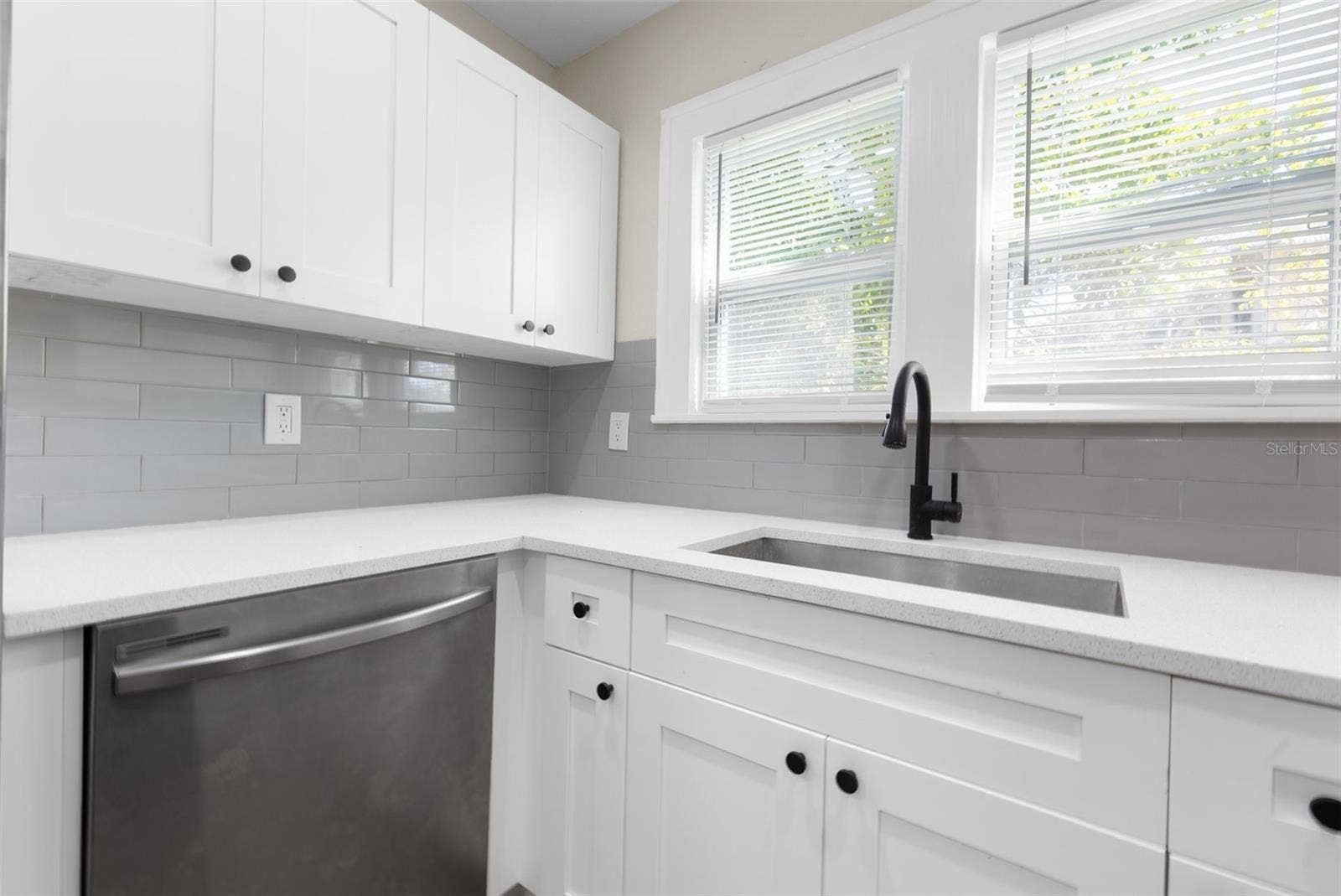 781 31ST AVENUE N, St Petersburg, FL 33704 781 31ST AVENUE N, St Petersburg, FL 33704