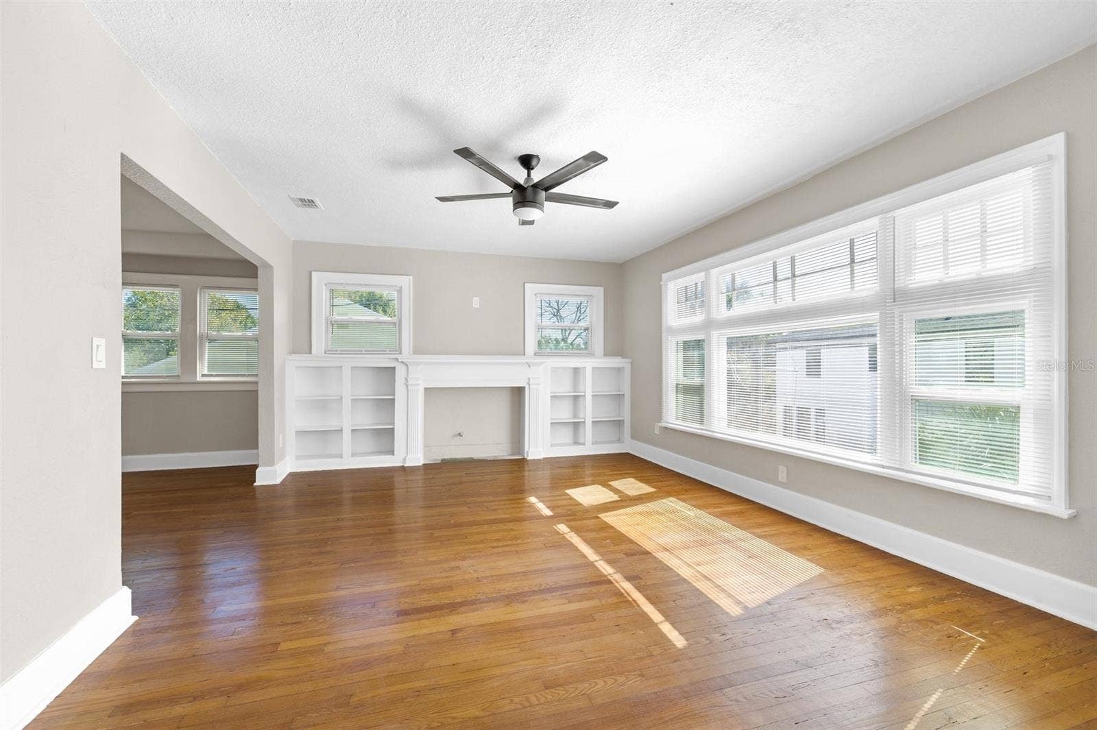 781 31ST AVENUE N, St Petersburg, FL 33704 781 31ST AVENUE N, St Petersburg, FL 33704