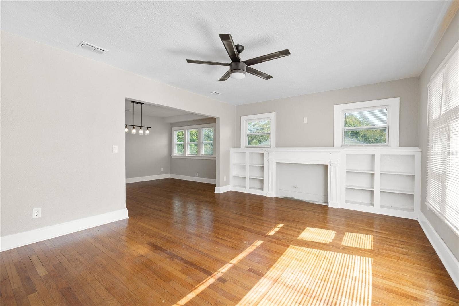 781 31ST AVENUE N, St Petersburg, FL 33704 781 31ST AVENUE N, St Petersburg, FL 33704