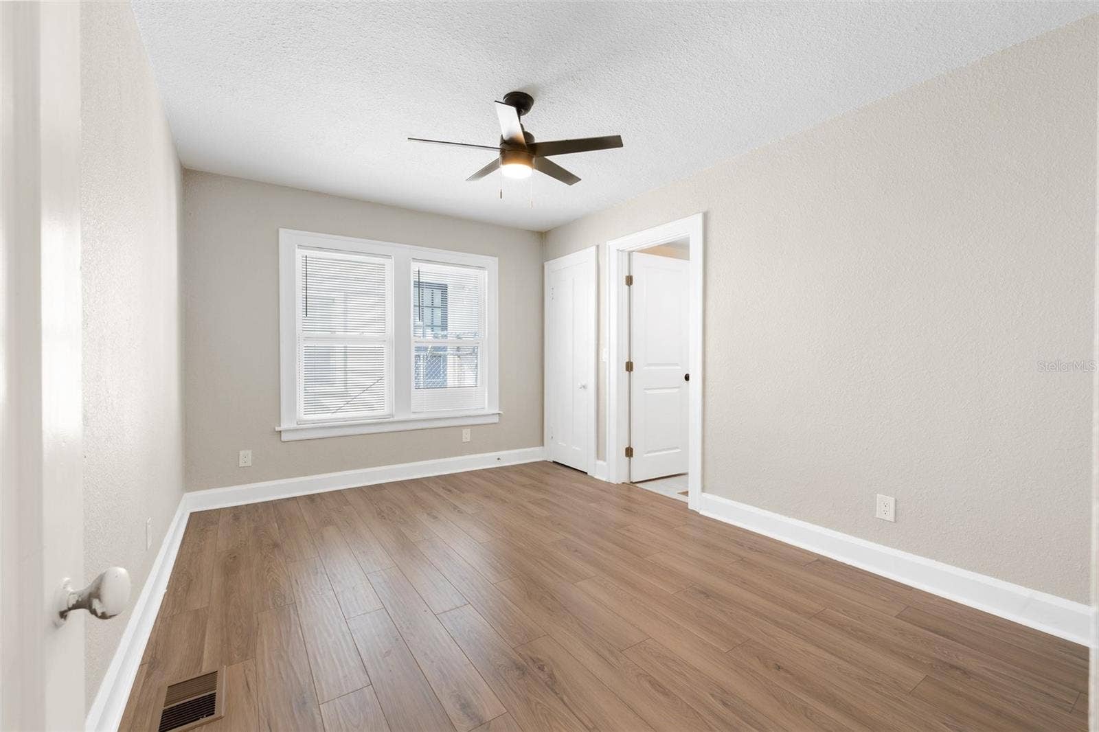 781 31ST AVENUE N, St Petersburg, FL 33704 781 31ST AVENUE N, St Petersburg, FL 33704