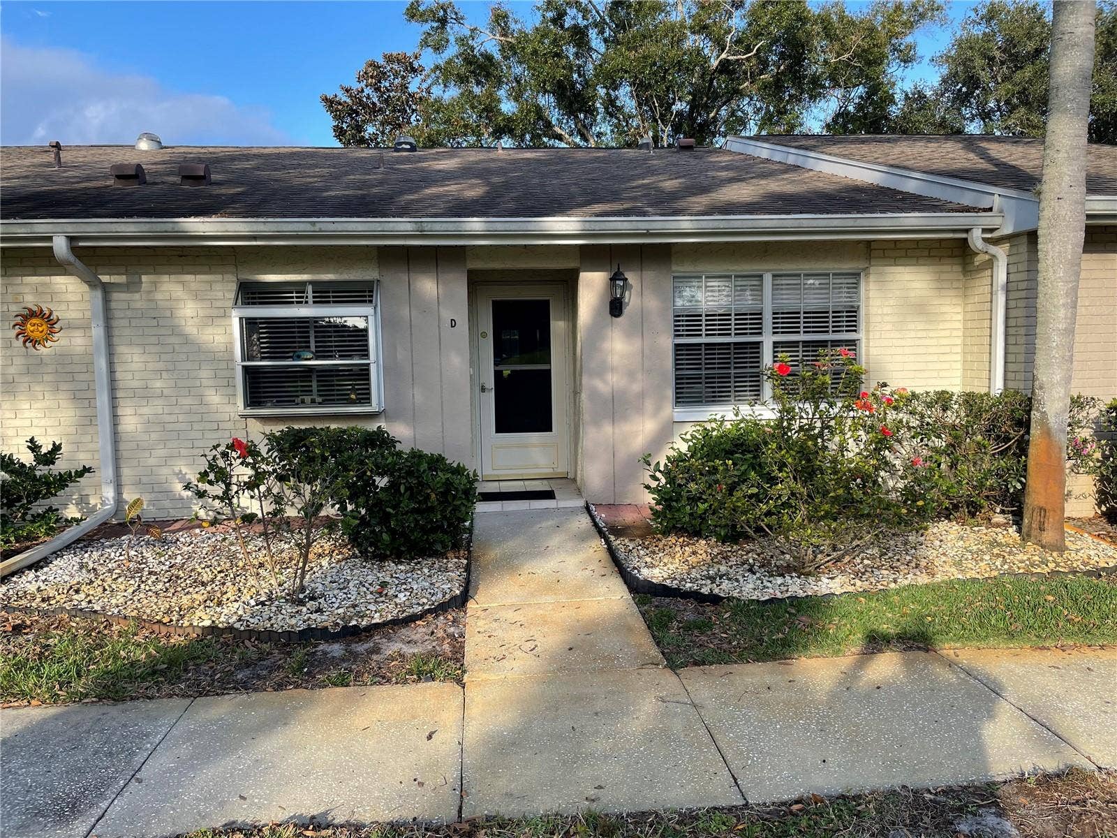 1084 DUNROBIN DRIVE, #D, Palm Harbor, FL 34684 FRONT ENTRANCE TO UNIT WITH 1 CAR GARAGE
