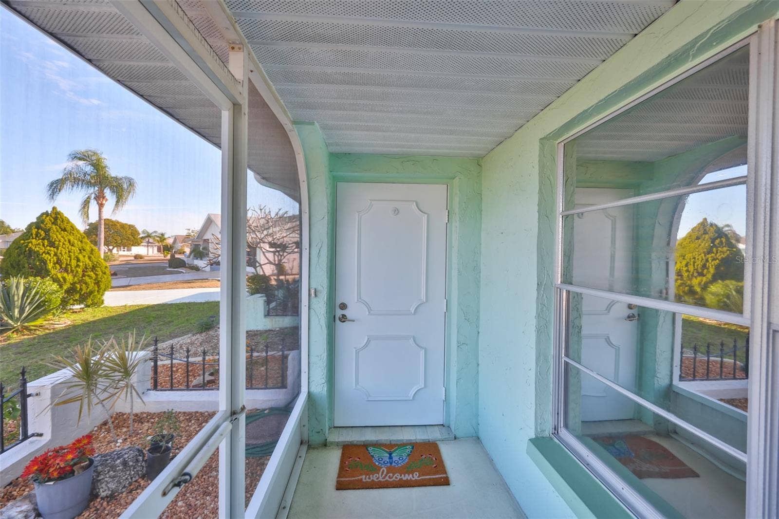 325 GREEN MANOR DRIVE, Sun City Center, FL 33573 Screened in front porch