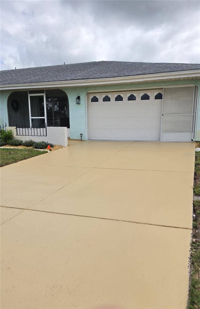 325 GREEN MANOR DRIVE, Sun City Center, FL 33573 Newly Painted Driveway