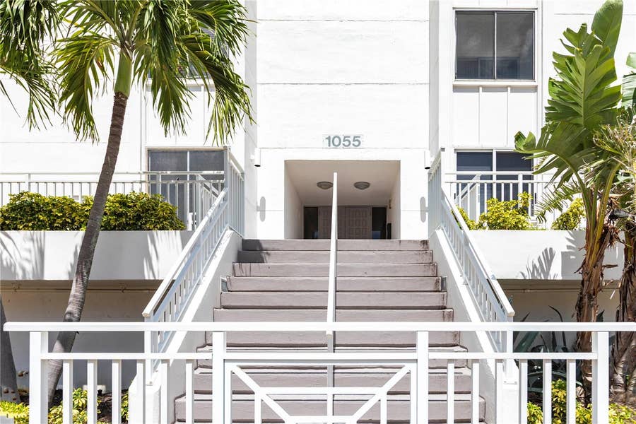 Property photo for 1055 W PEPPERTREE DRIVE, #106AA, Sarasota, FL