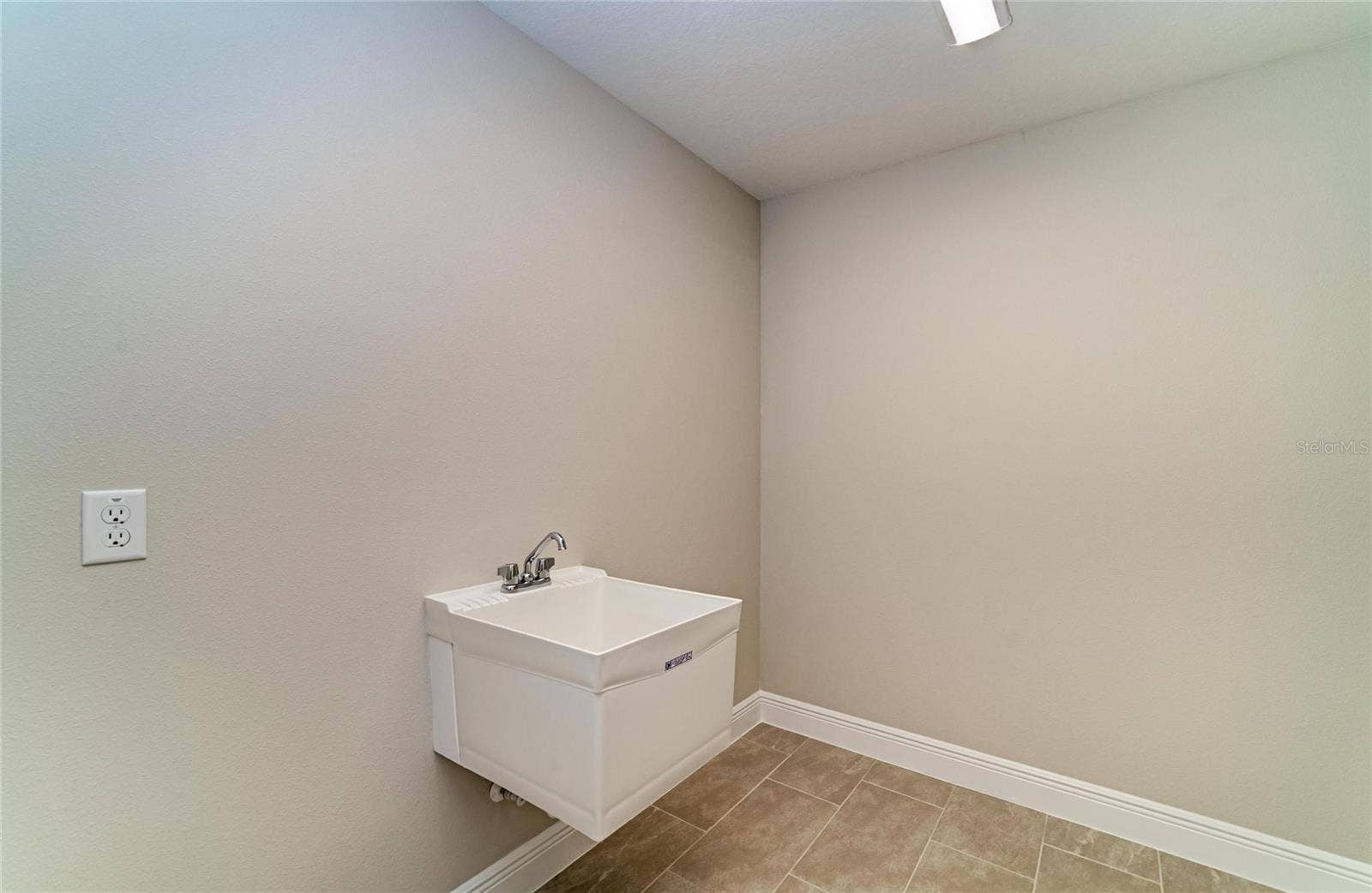 33882 TWILIGHT SEA PLACE, Dade City, FL 33525 33882 TWILIGHT SEA PLACE, Dade City, FL 33525