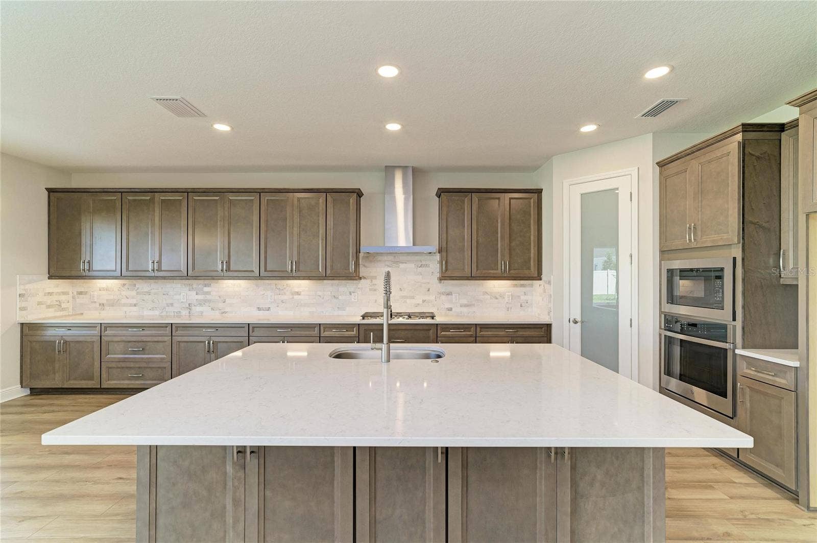 33882 TWILIGHT SEA PLACE, Dade City, FL 33525 33882 TWILIGHT SEA PLACE, Dade City, FL 33525