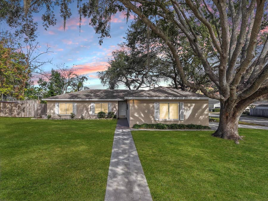 Property photo for 1016 LADY GUINEVERE DRIVE, Valrico, FL