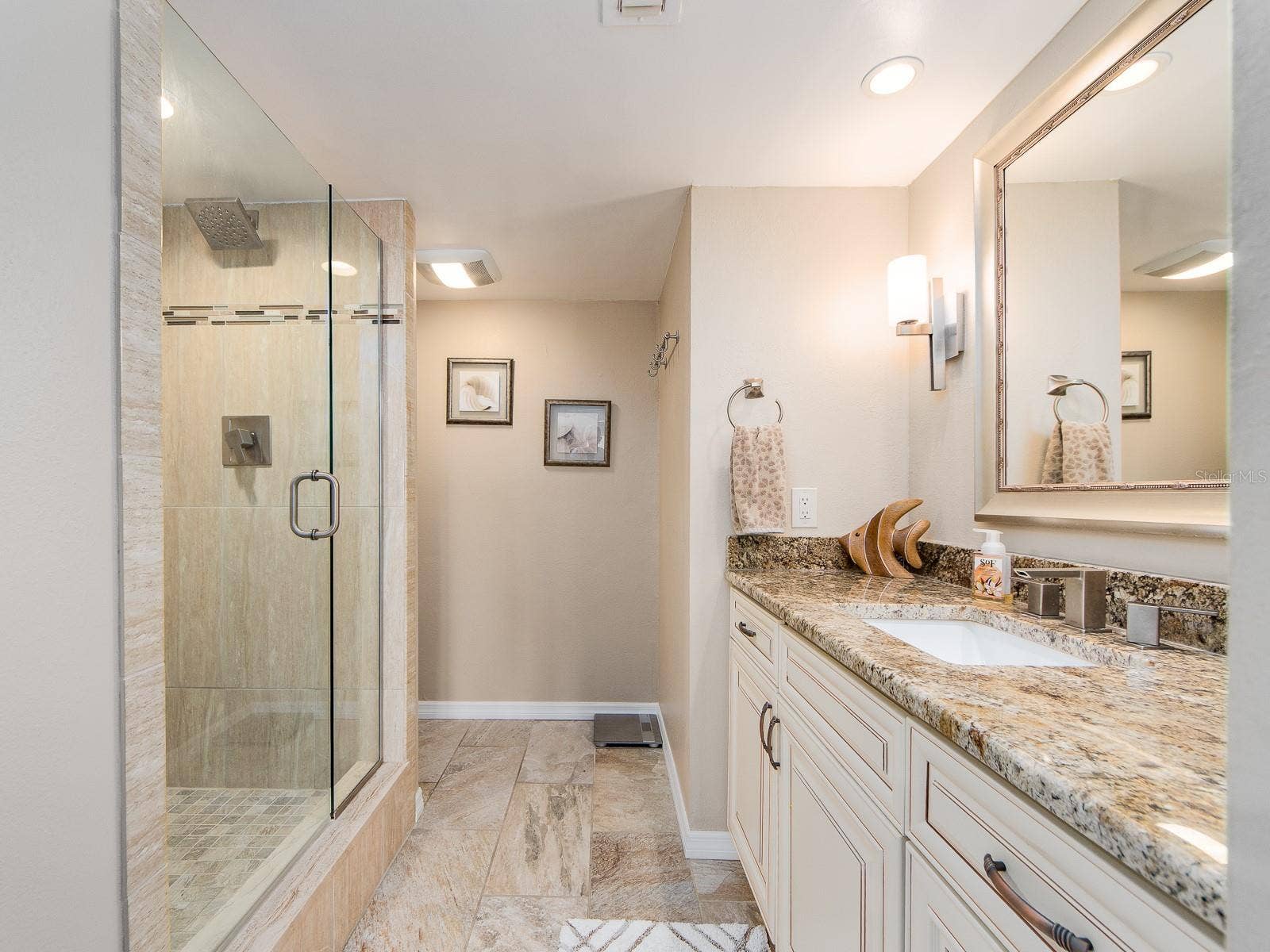 1480 GULF BOULEVARD, #610, Clearwater Beach, FL 33767 UPDATED BATHROOMS