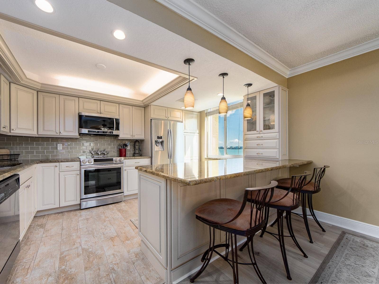 1480 GULF BOULEVARD, #610, Clearwater Beach, FL 33767 UPDATED KITCHEN, WITH A VIEW!