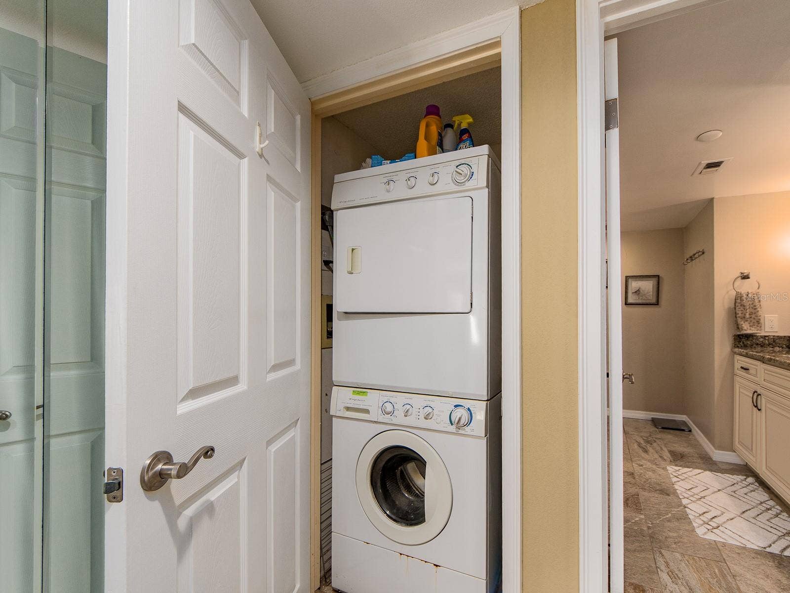 1480 GULF BOULEVARD, #610, Clearwater Beach, FL 33767 WASHER AND DRYER INSIDE UNIT