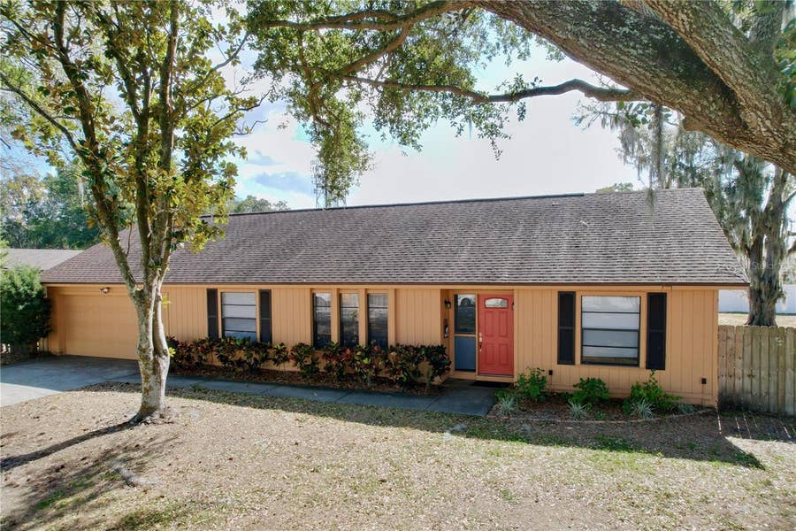Property photo for 2205 ROSLYN LANE, Lakeland, FL