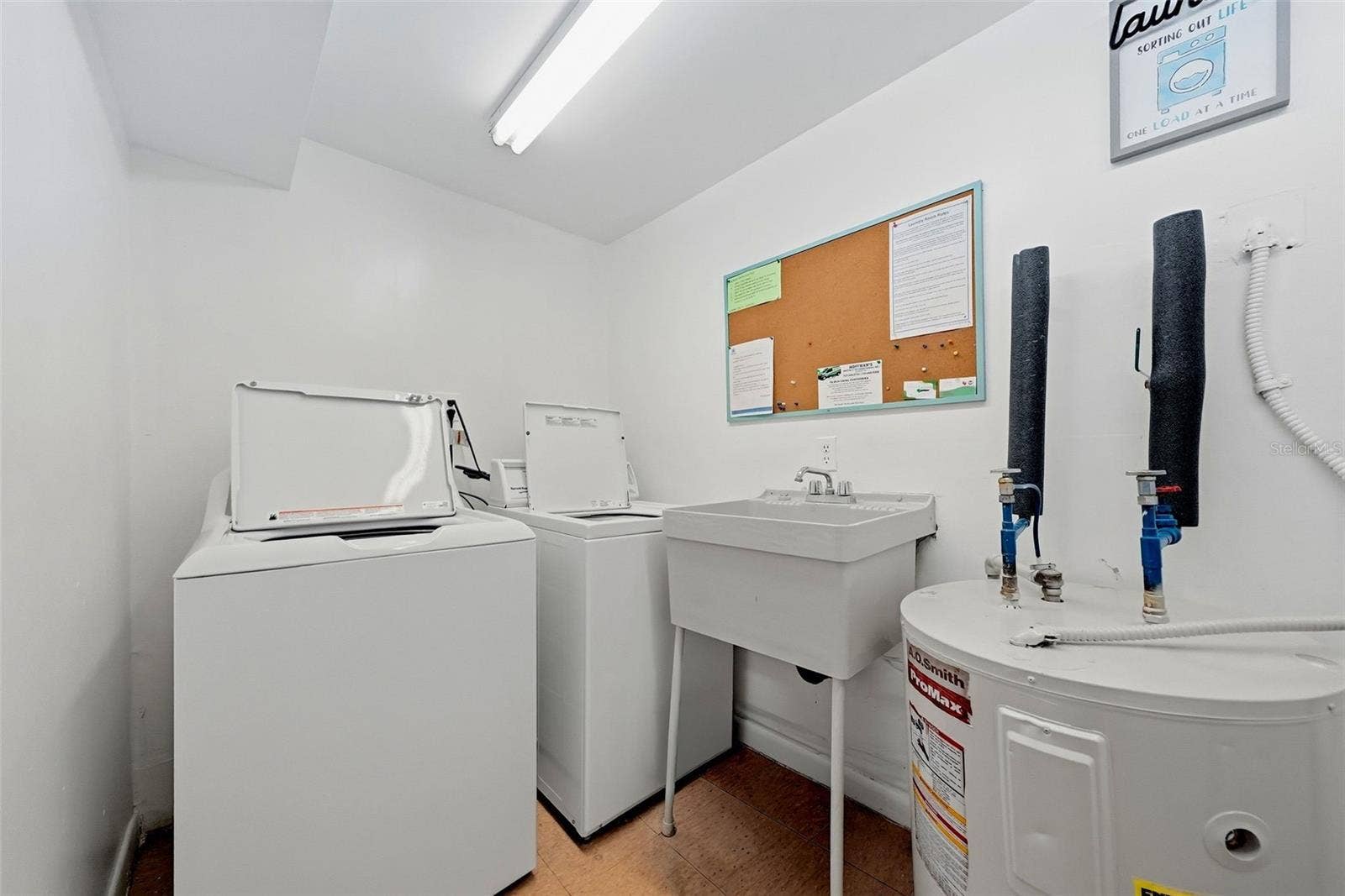 301 MARINER DRIVE, #301, Tarpon Springs, FL 34689 Laundry room