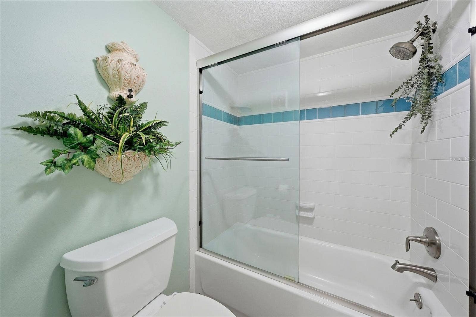 301 MARINER DRIVE, #301, Tarpon Springs, FL 34689 Guest bathroom