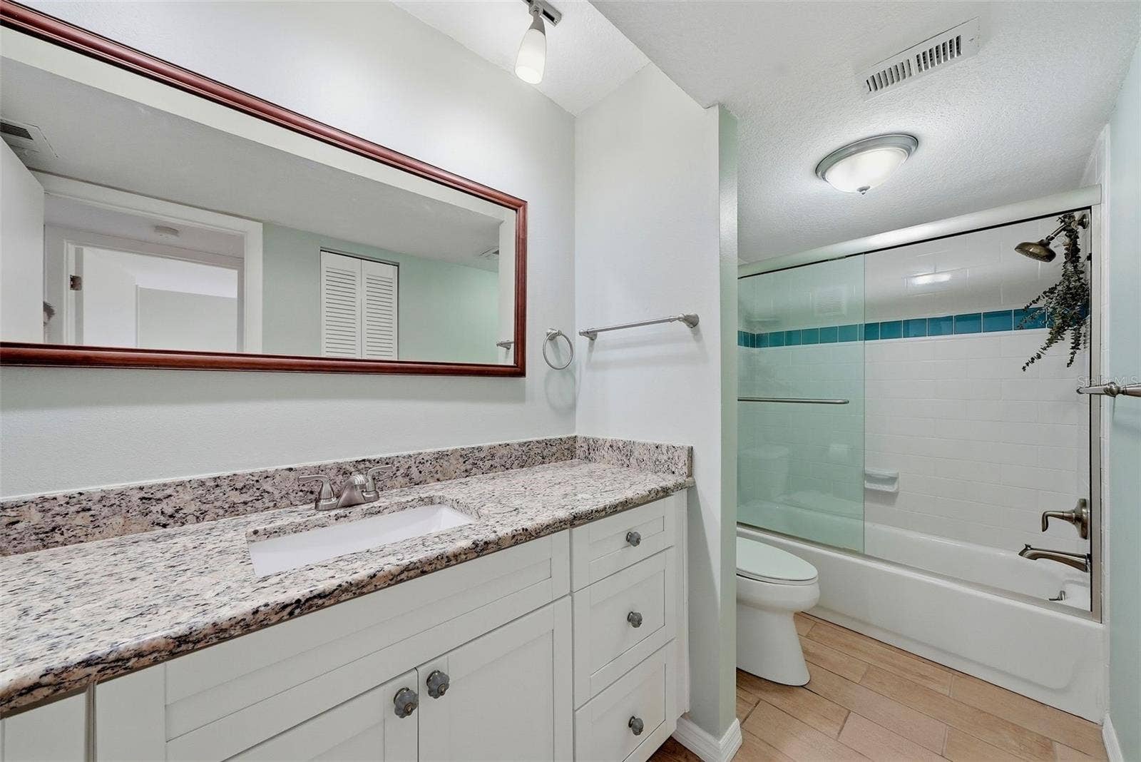 301 MARINER DRIVE, #301, Tarpon Springs, FL 34689 Guest bathroom