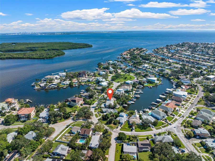 Property photo for 1902 ARROWHEAD DRIVE NE, St Petersburg, FL