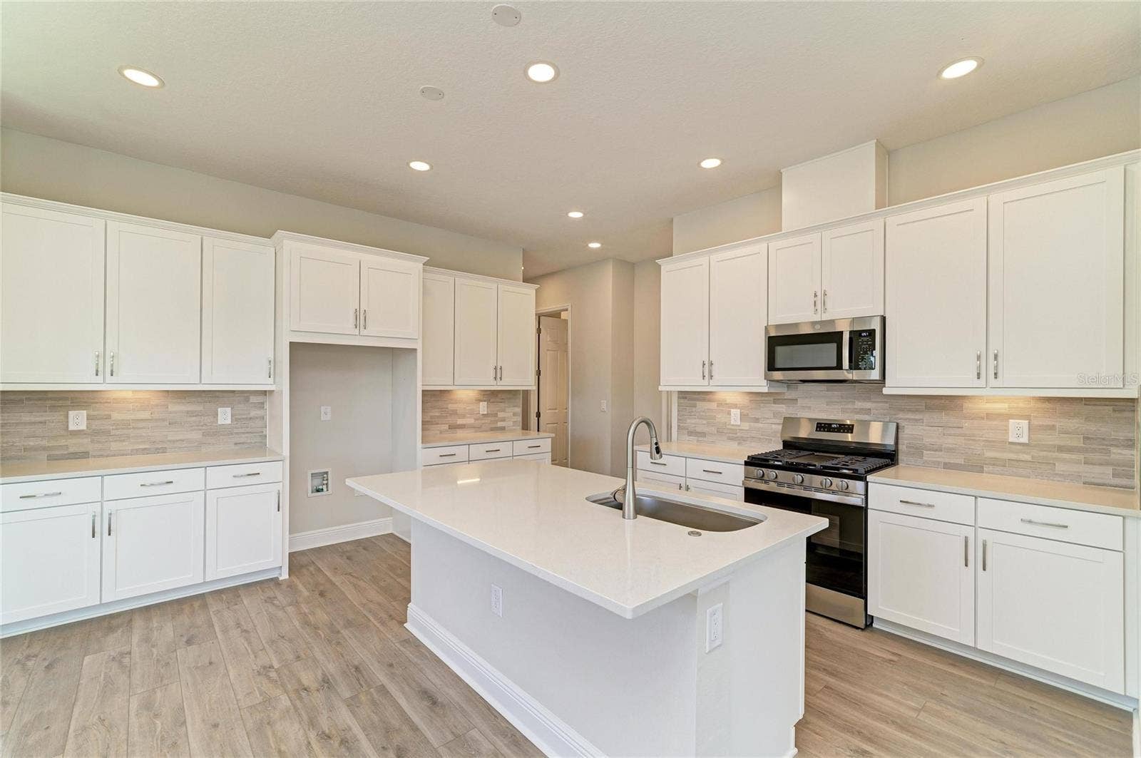35517 STABLETON LANE, Zephyrhills, FL 33541 35517 STABLETON LANE, Zephyrhills, FL 33541