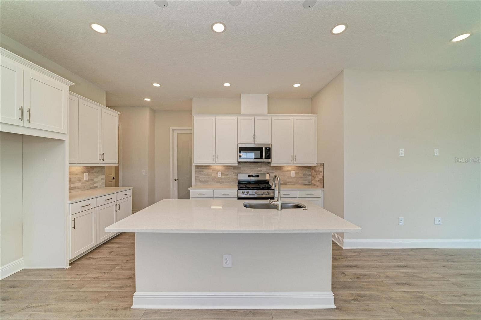 35517 STABLETON LANE, Zephyrhills, FL 33541 35517 STABLETON LANE, Zephyrhills, FL 33541