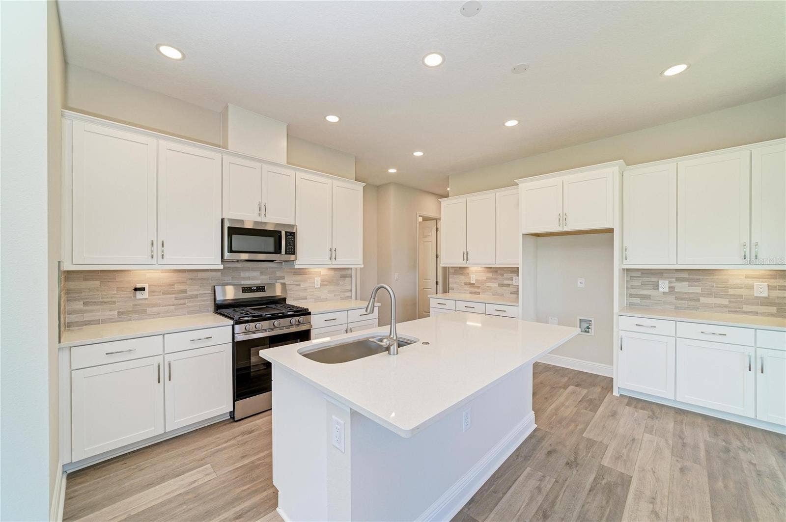 35509 STABLETON LANE, Zephyrhills, FL 33541 35509 STABLETON LANE, Zephyrhills, FL 33541
