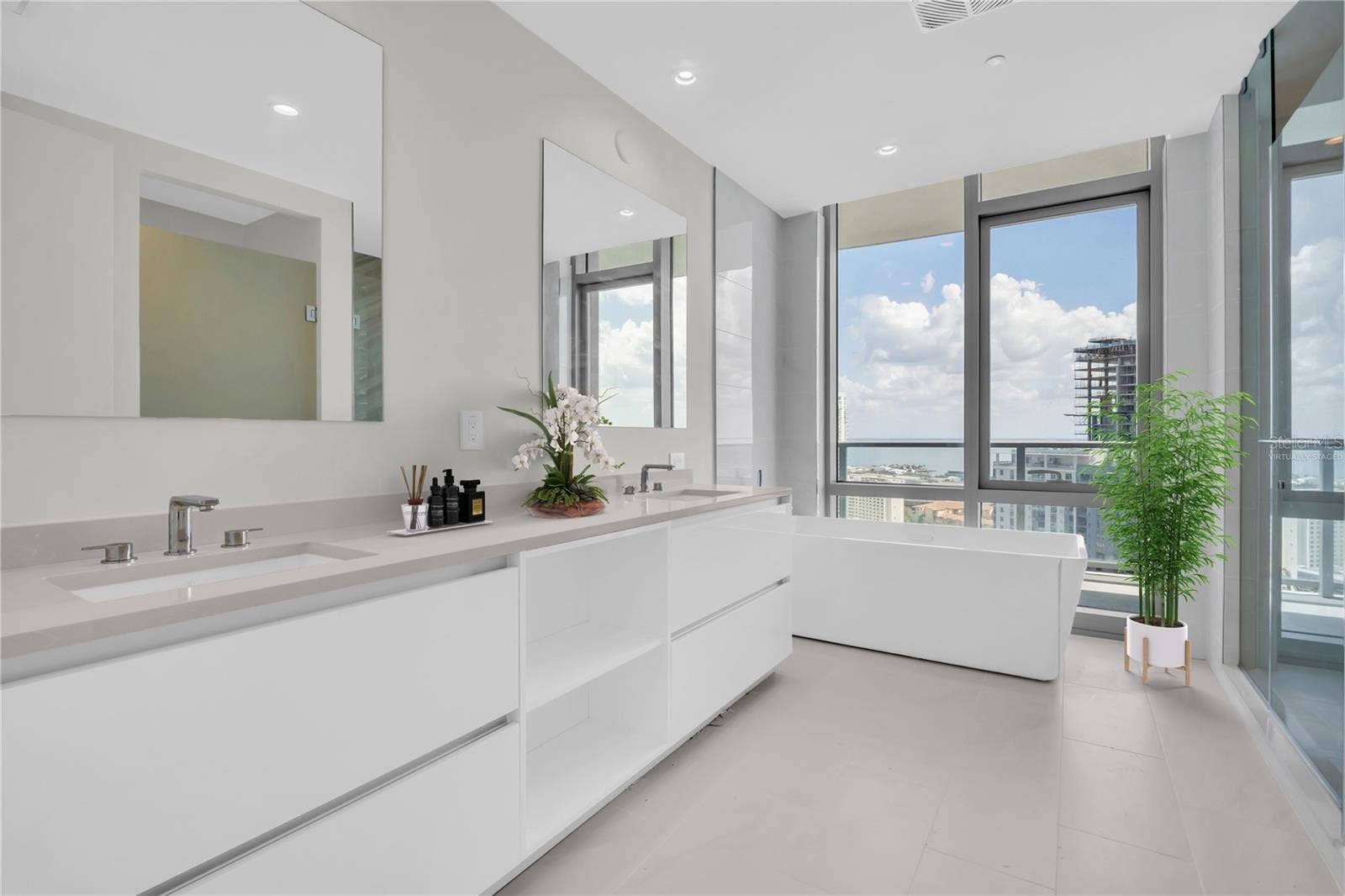 400 CENTRAL AVENUE, #2207, St Petersburg, FL 33701 Virtually staged