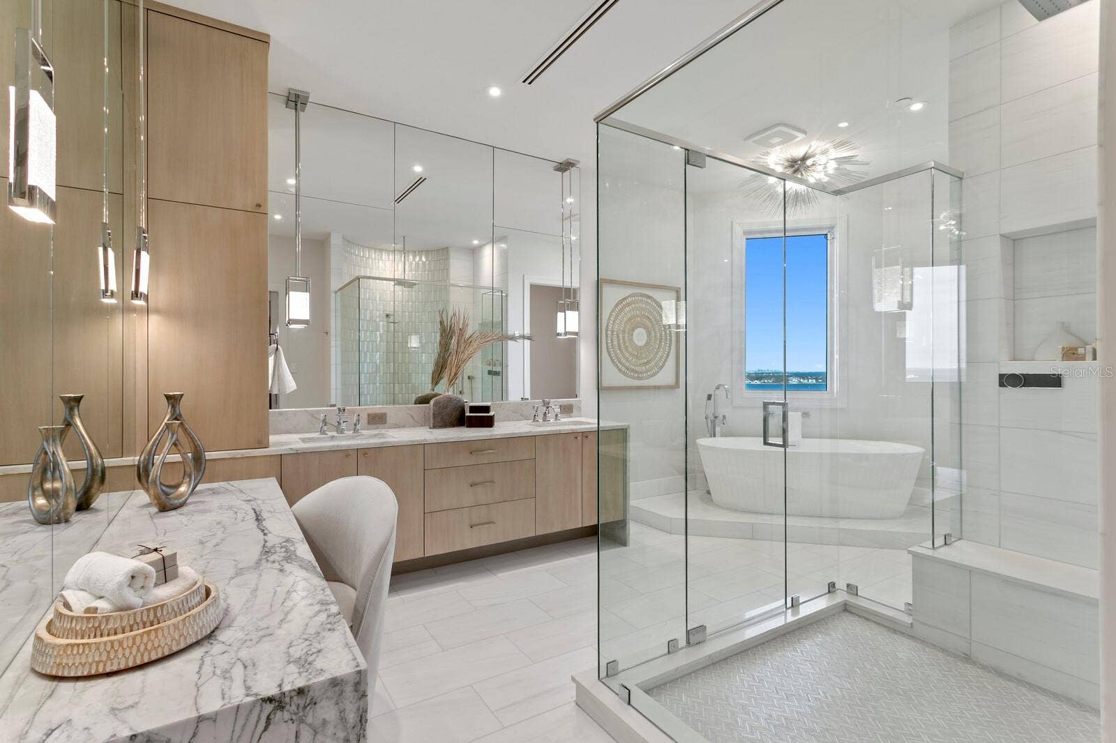 555 5TH AVENUE NE, #PH1, St Petersburg, FL 33701 555 5TH AVENUE NE, #PH1, St Petersburg, FL 33701