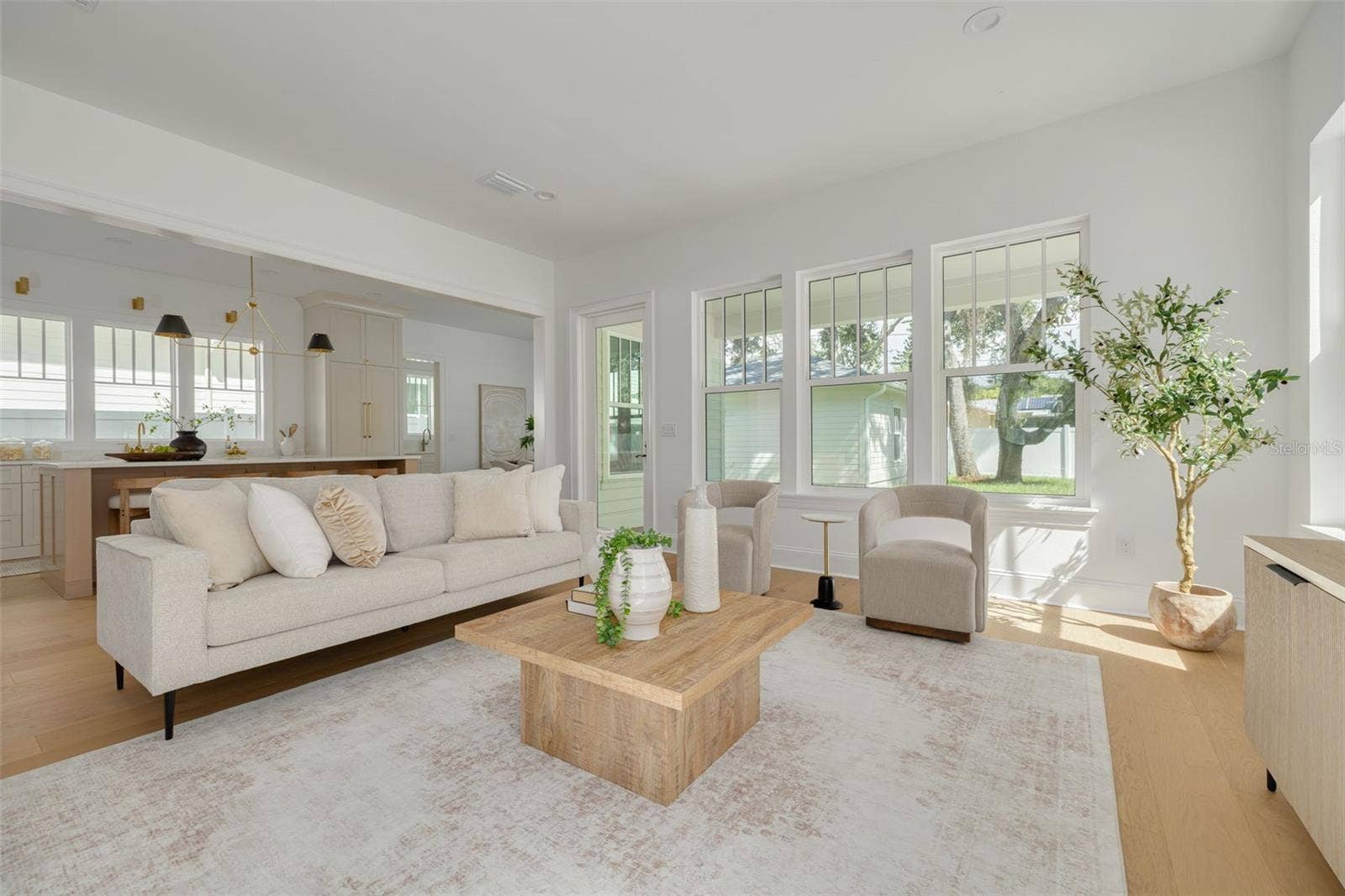 125 24TH AVENUE SE, St Petersburg, FL 33705 125 24TH AVENUE SE, St Petersburg, FL 33705