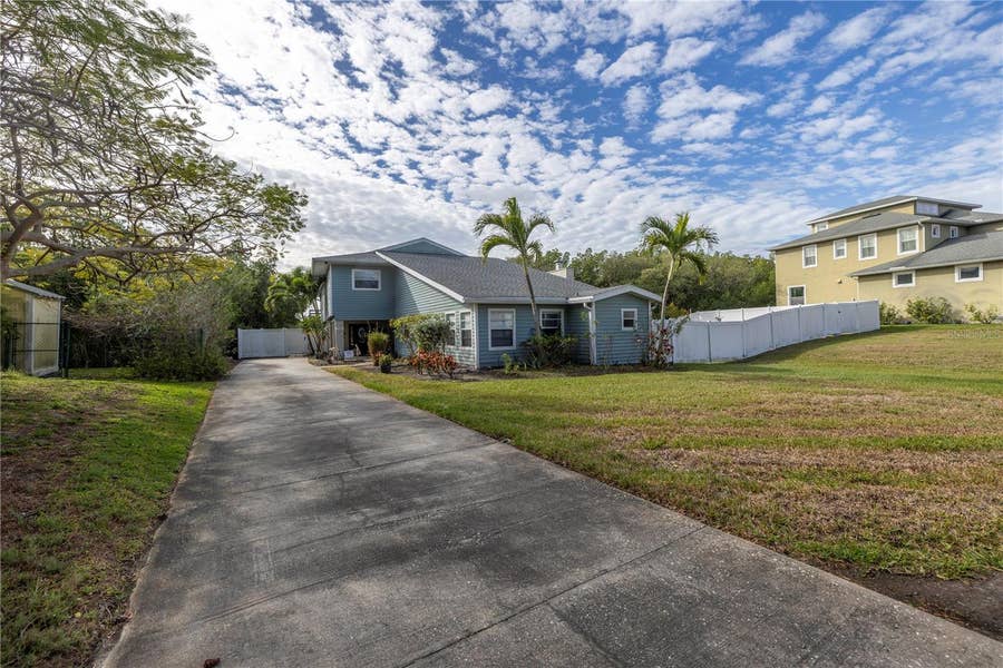 Property photo for 734 WEEDON DRIVE NE, St Petersburg, FL