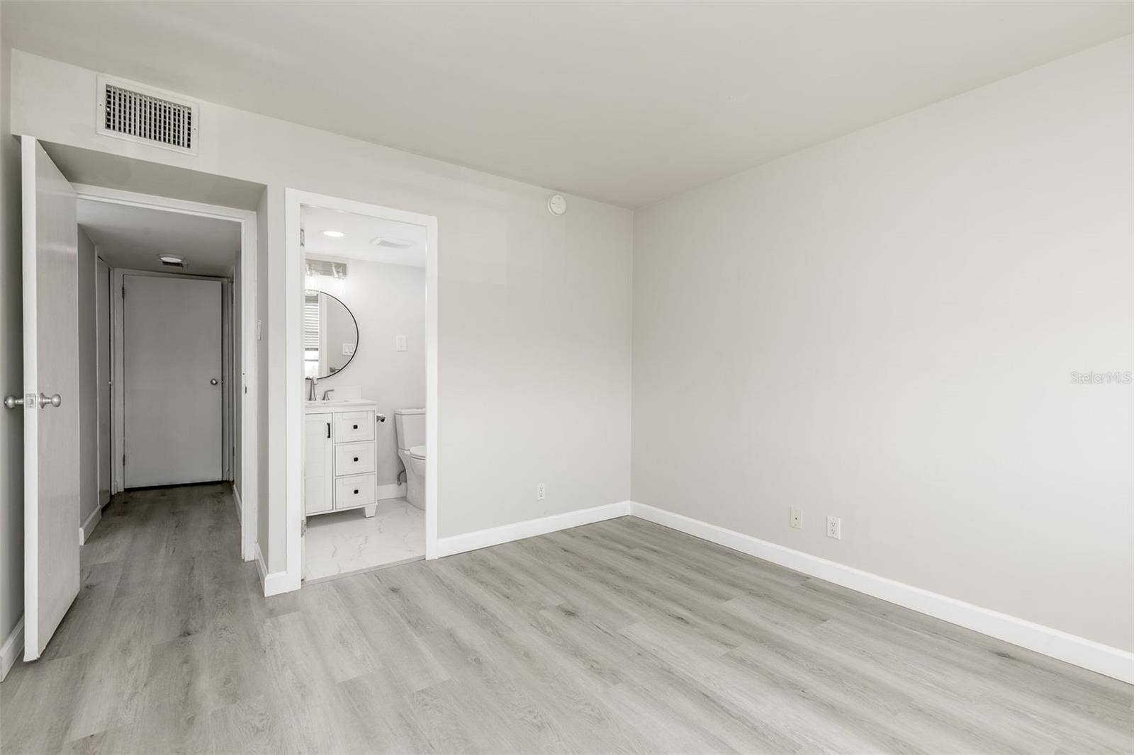 10355 PARADISE BOULEVARD, #213, Treasure Island, FL 33706 10355 PARADISE BOULEVARD, #213, Treasure Island, FL 33706