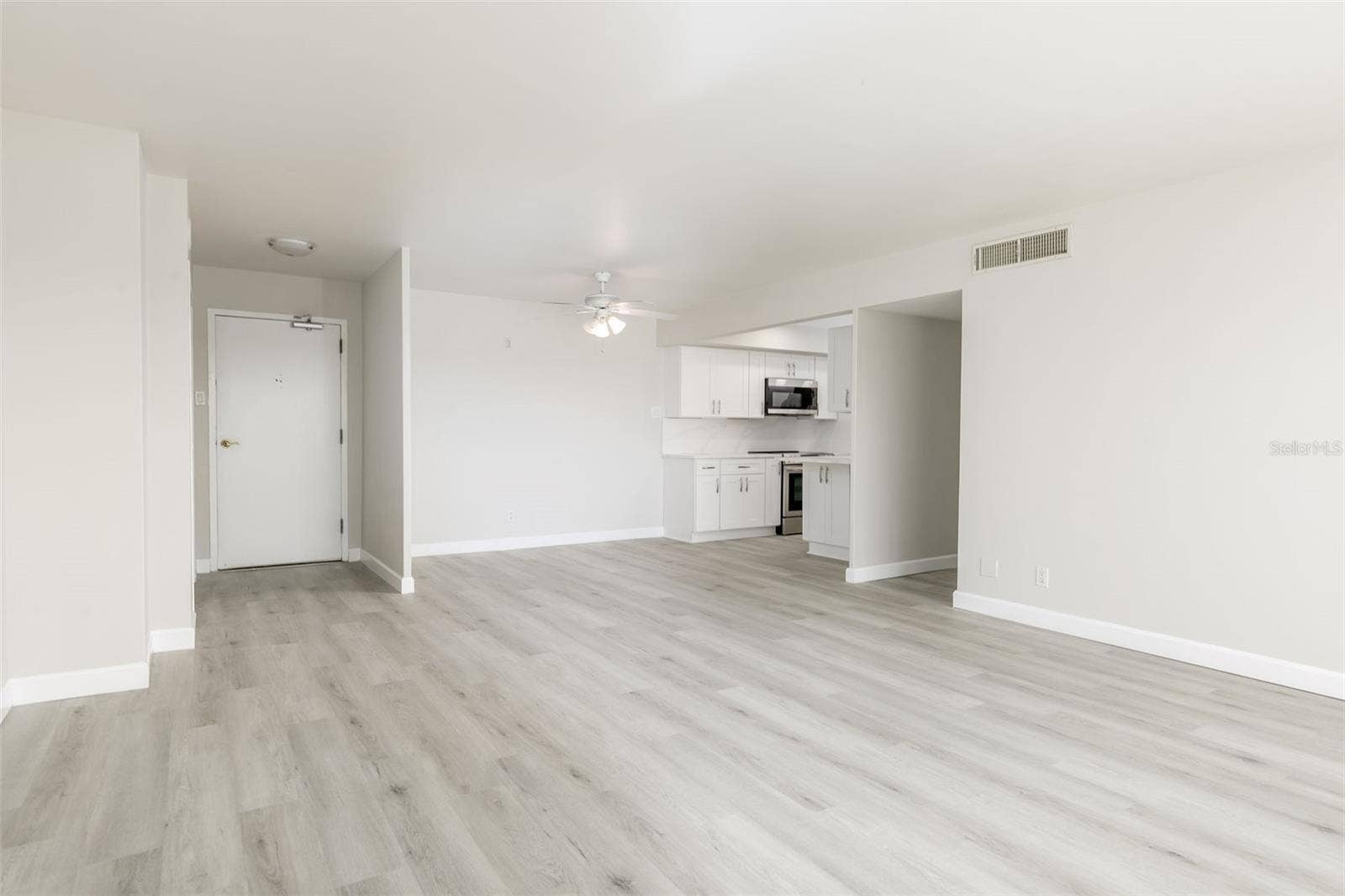 10355 PARADISE BOULEVARD, #213, Treasure Island, FL 33706 10355 PARADISE BOULEVARD, #213, Treasure Island, FL 33706