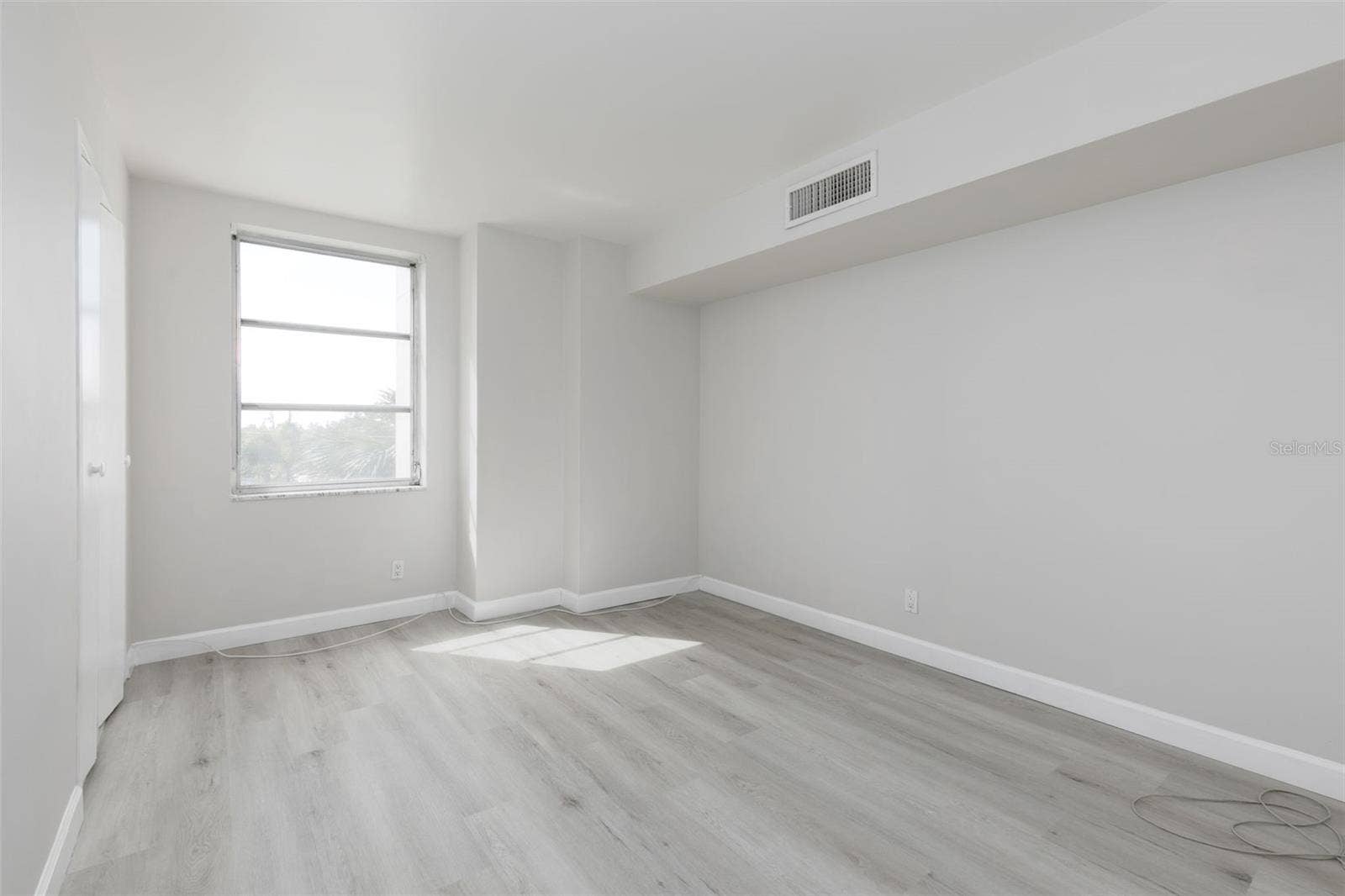 10355 PARADISE BOULEVARD, #213, Treasure Island, FL 33706 10355 PARADISE BOULEVARD, #213, Treasure Island, FL 33706