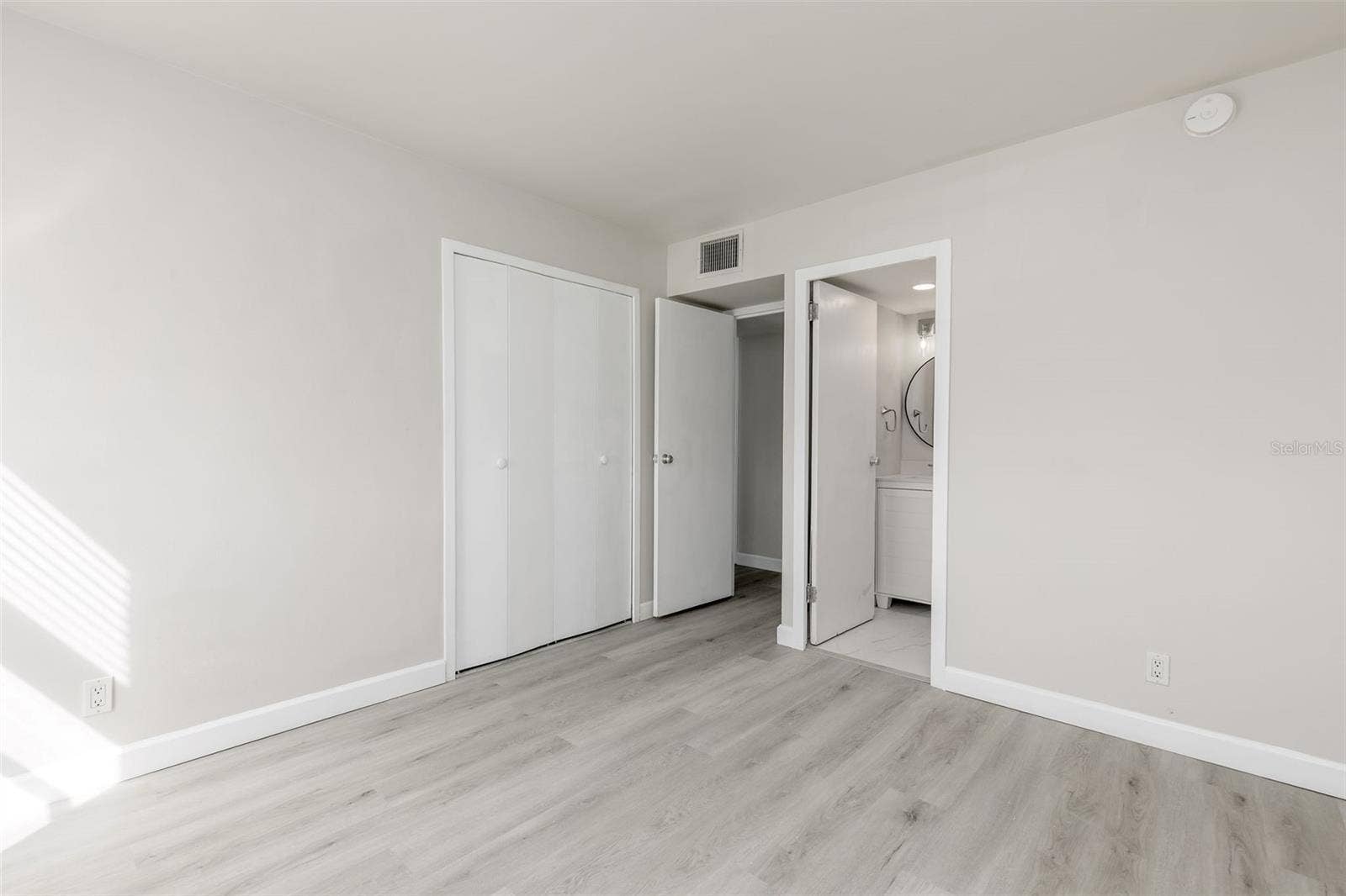 10355 PARADISE BOULEVARD, #213, Treasure Island, FL 33706 10355 PARADISE BOULEVARD, #213, Treasure Island, FL 33706