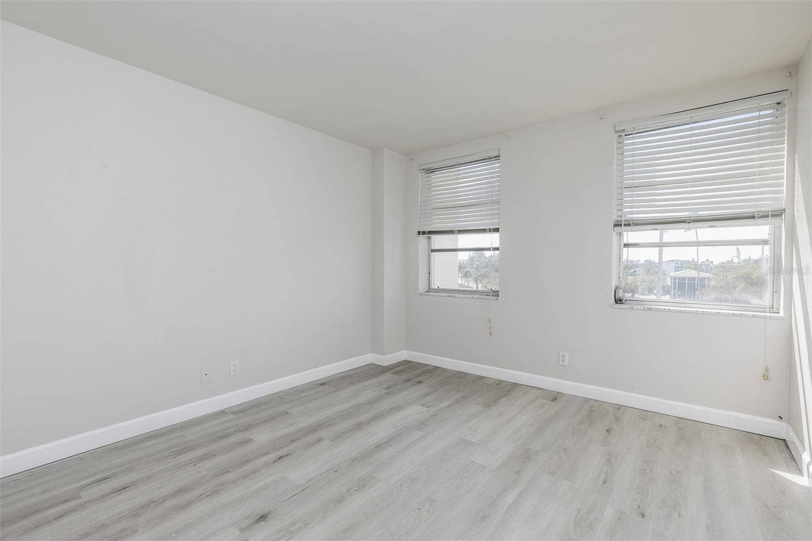 10355 PARADISE BOULEVARD, #213, Treasure Island, FL 33706 10355 PARADISE BOULEVARD, #213, Treasure Island, FL 33706