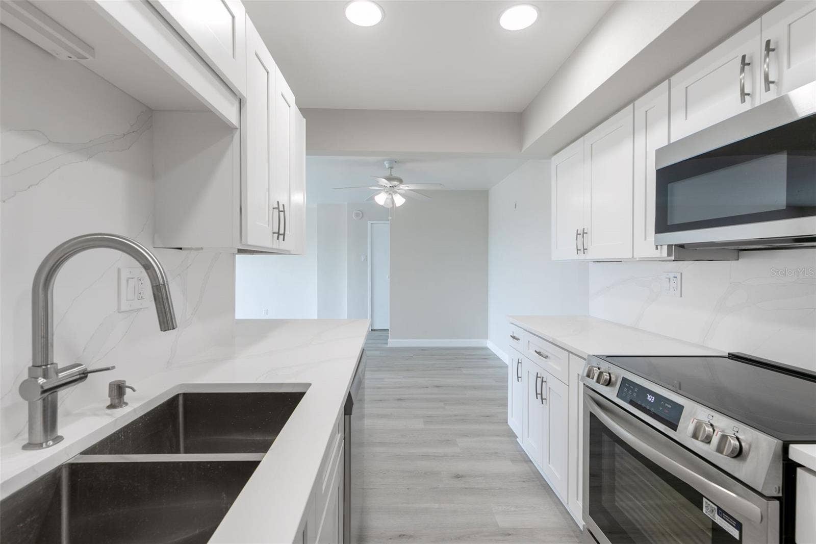 10355 PARADISE BOULEVARD, #213, Treasure Island, FL 33706 10355 PARADISE BOULEVARD, #213, Treasure Island, FL 33706