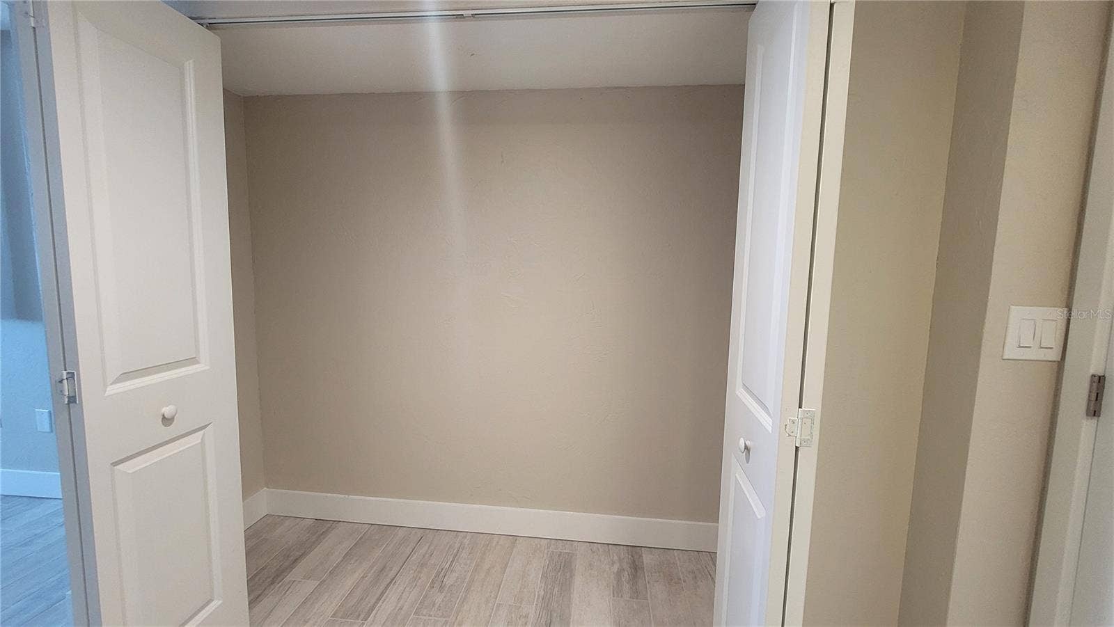 500 TREASURE ISLAND CAUSEWAY, #106, Treasure Island, FL 33706 Master bedroom closet