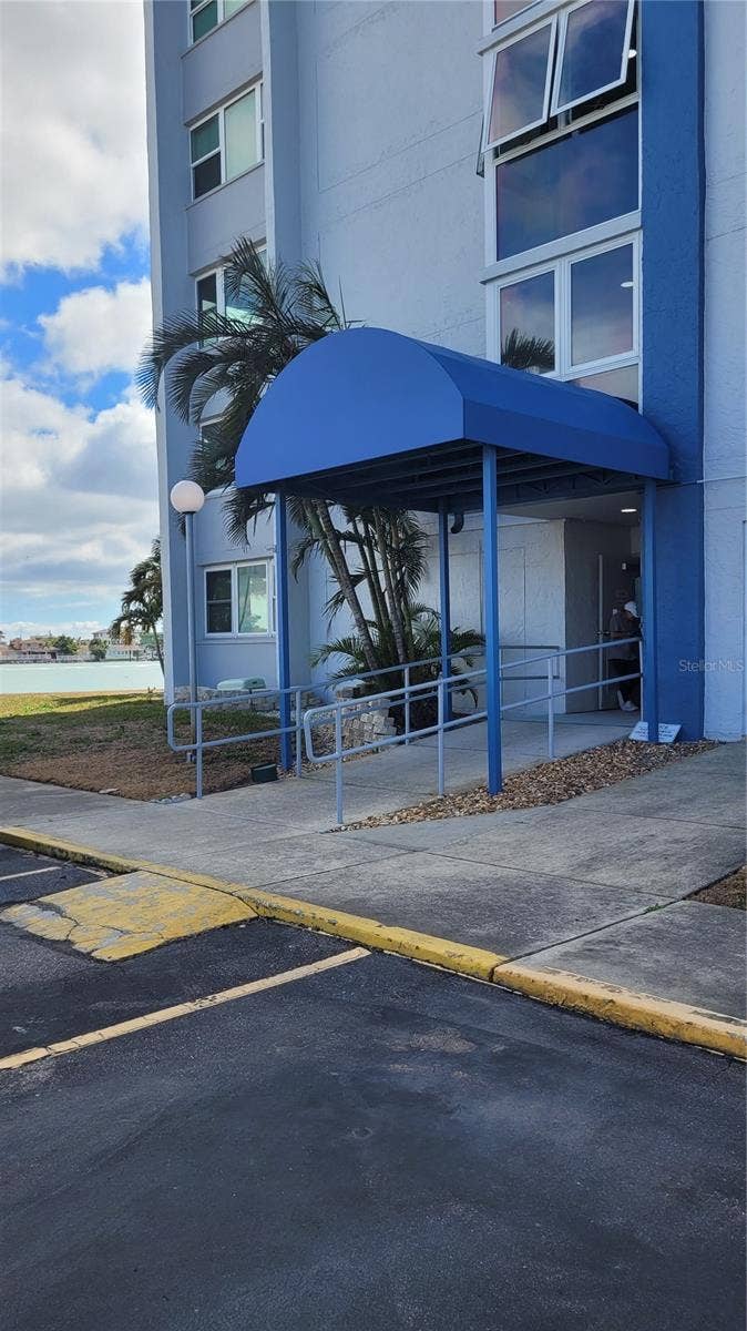 500 TREASURE ISLAND CAUSEWAY, #106, Treasure Island, FL 33706 Easy access to condo via side entryway