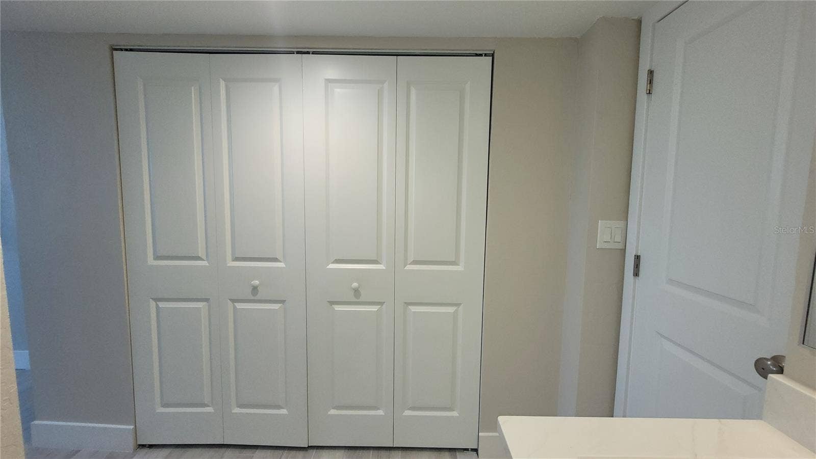 500 TREASURE ISLAND CAUSEWAY, #106, Treasure Island, FL 33706 Master bedroom closet