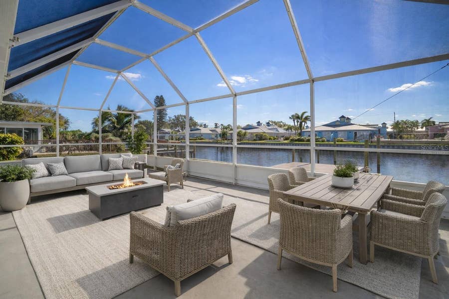 Property photo for 910 SPINDLE PALM WAY, Apollo Beach, FL