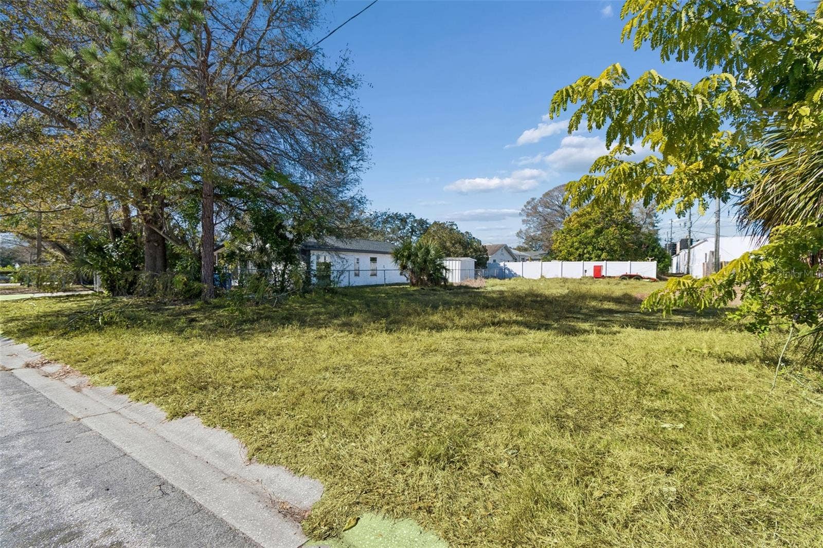 A closer look at this 40 x 100 lot with room to create a new single family home, subject to city permitting and requirements.